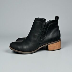 🌻NEW KORKS Black Leather Tasha Ankle Bootie Women's Size 9